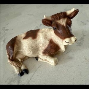 1988 SIGNED CASTAGNA ITALY BROWN & TAN COW FIGURINE ORIG STICKER